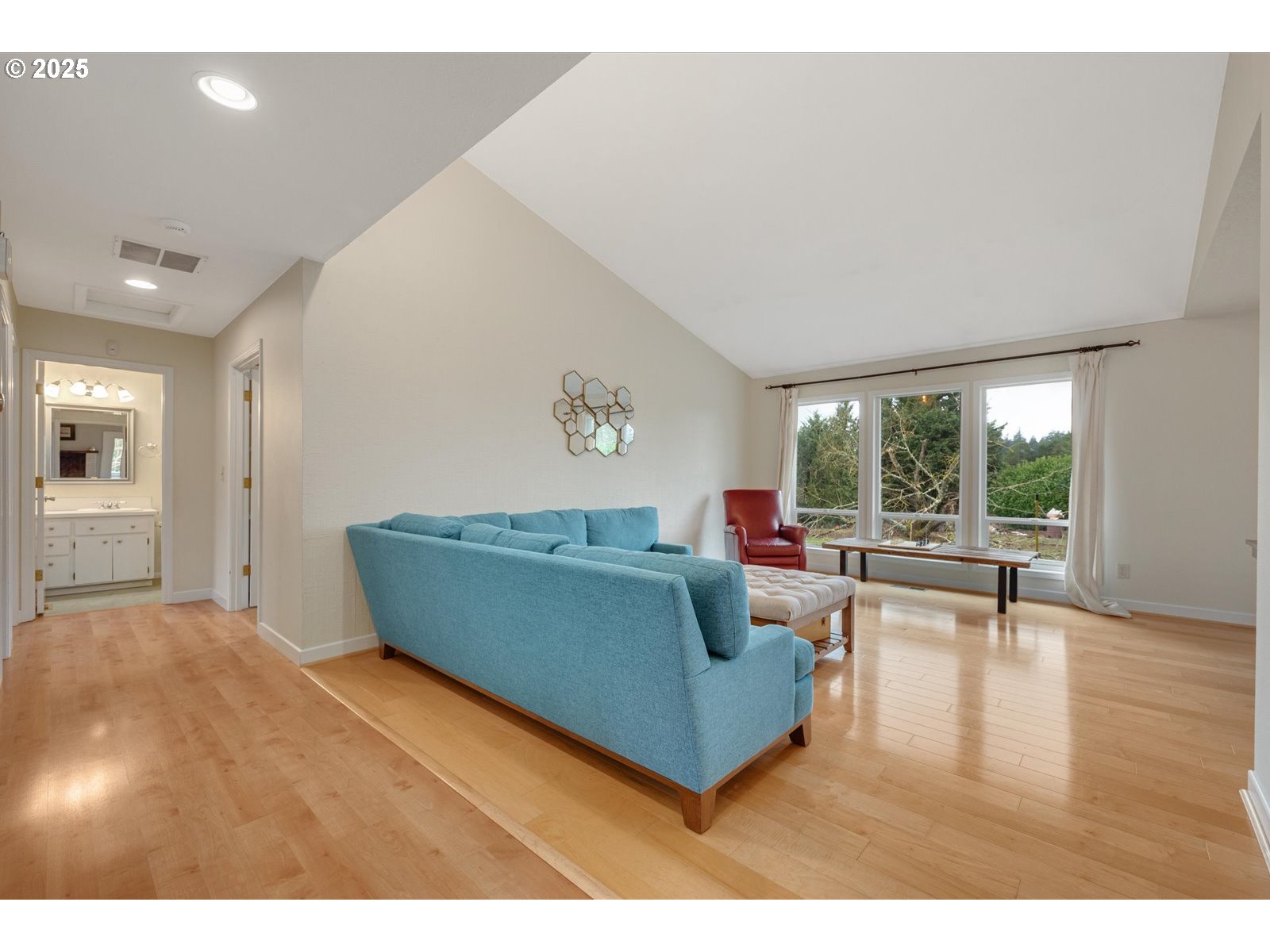 22409 Southwest Newland Road Wilsonville, OR 97070 - Photo 3 of 48 Gallery Image 3