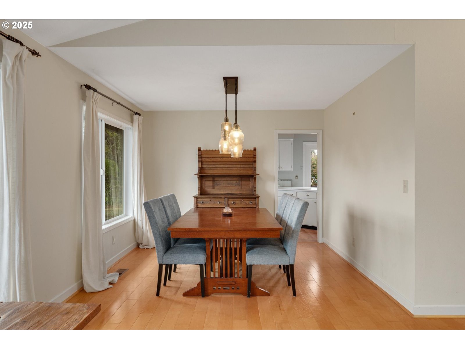 22409 Southwest Newland Road Wilsonville, OR 97070 - Photo 5 of 48 Gallery Image 5