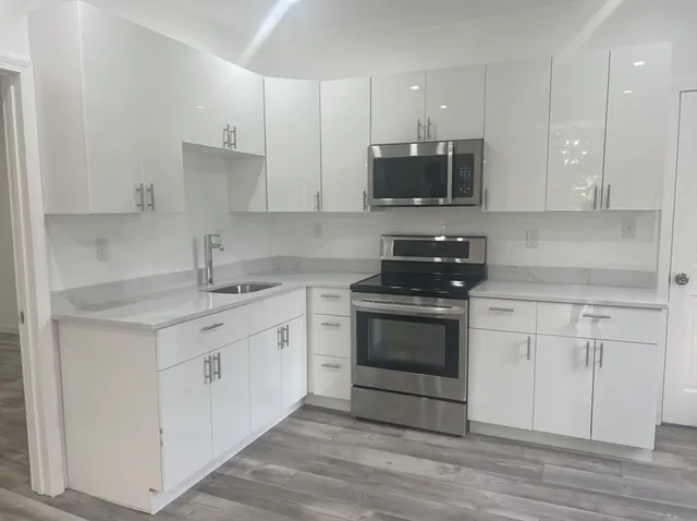 $2,600 | 477 Hilldale Avenue, Unit 1, Haverhill, MA 01832