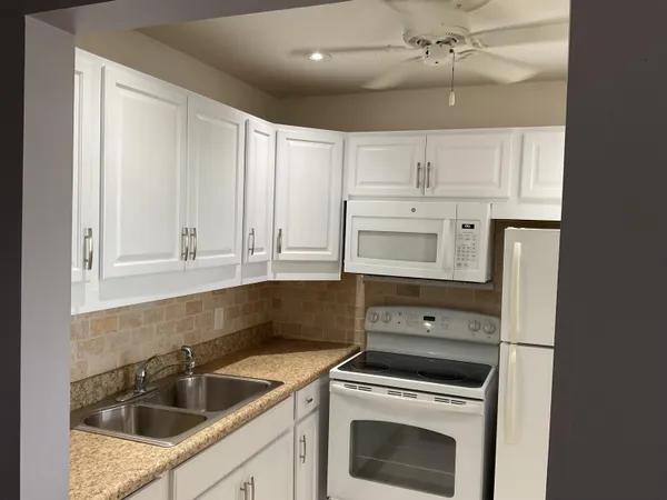 $1,250 | 231 Berkshire K, West Palm Beach, FL 33417