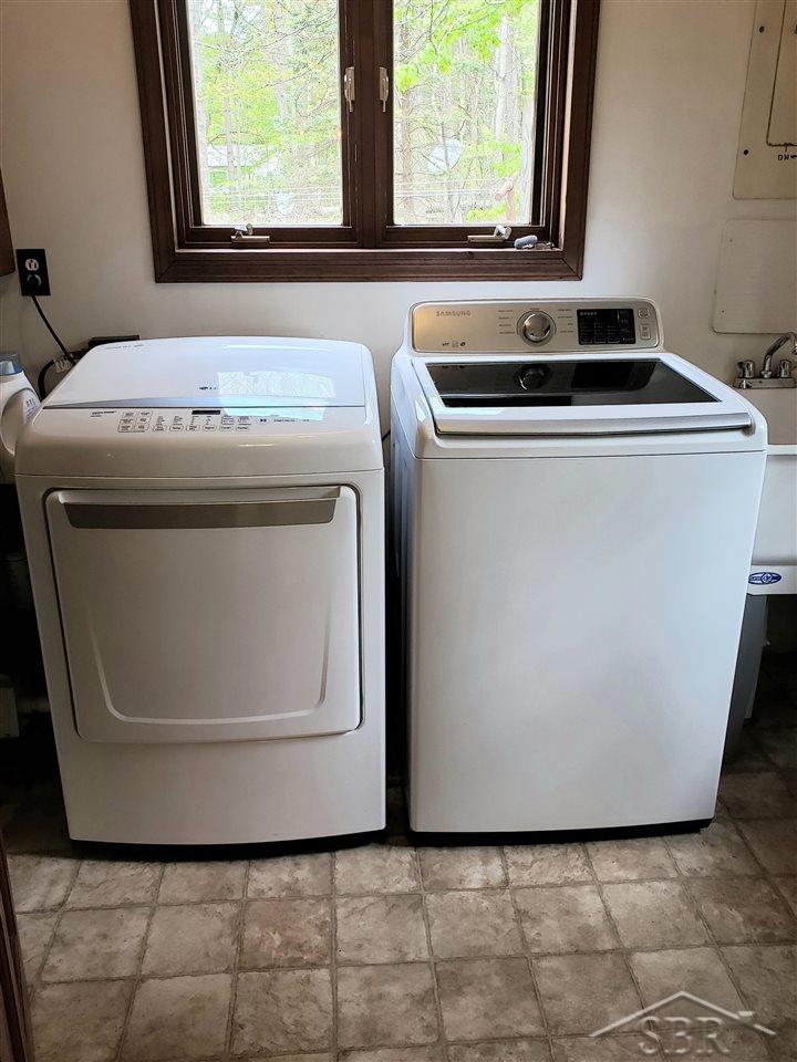 2851 South Brennan Road Hemlock, MI 48626 - Photo 15 of 35 Main Floor Laundry