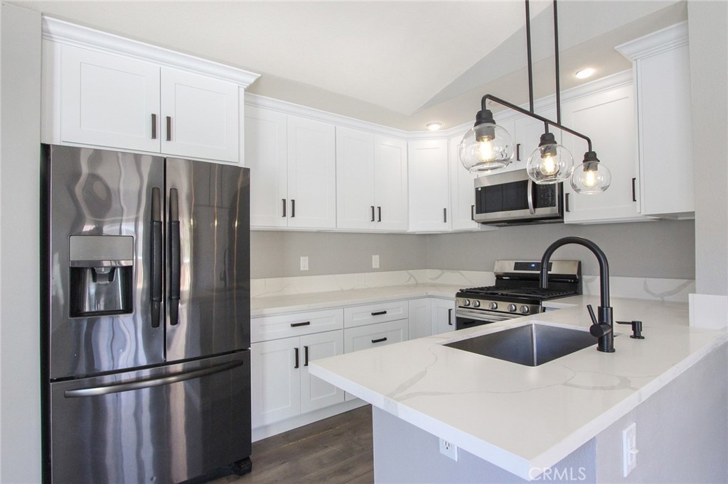 12640 Briarglen Loop, Unit F Stanton, CA 90680 - Photo 3 of 24 Beautiful remodeled kitchen