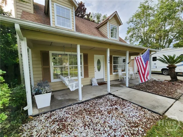 $2,300 | 266 Bald Eagle Drive, Richmond Hill, GA 31324