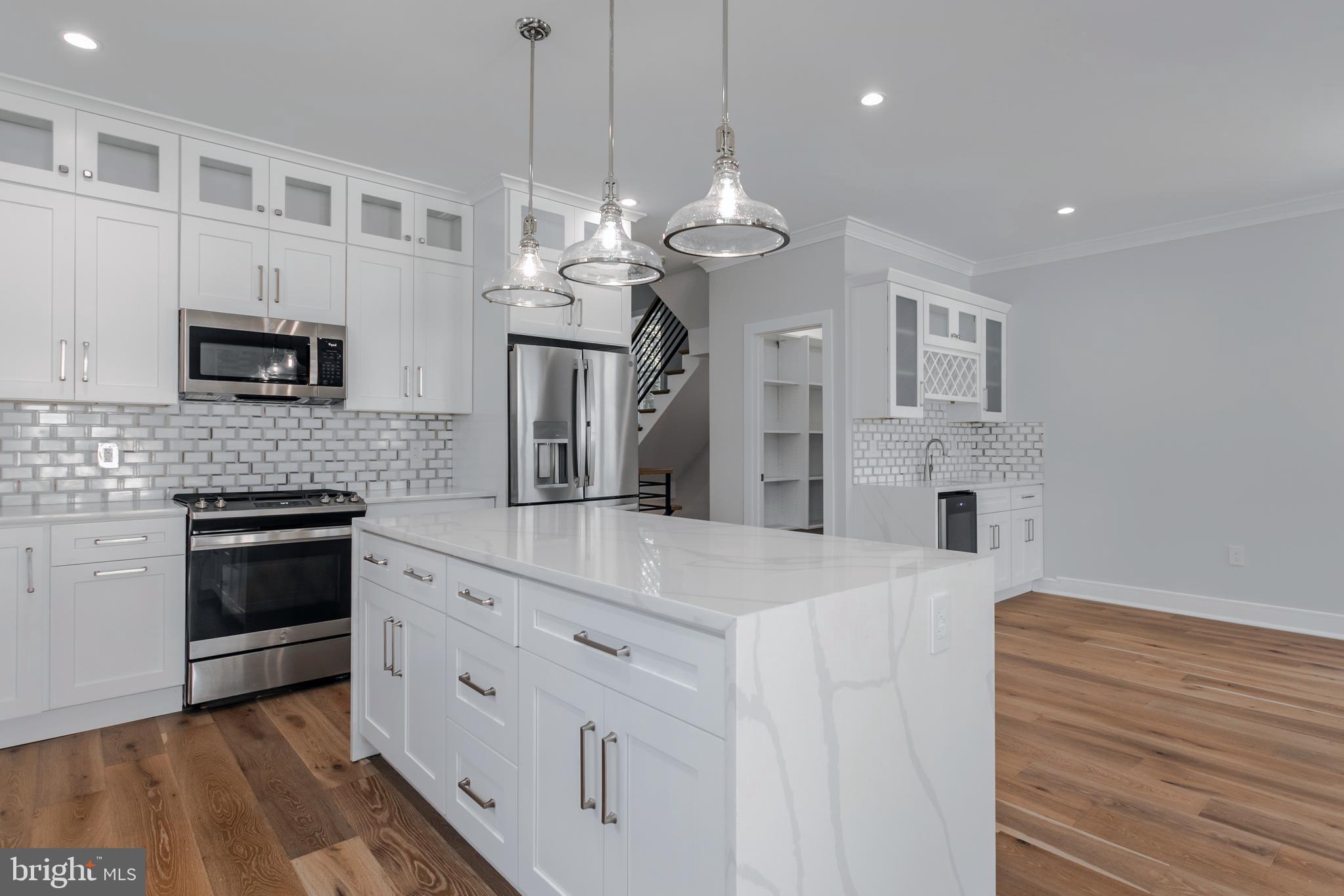 10 Clover Lane Wayne, PA 19087 - Photo 20 of 66 Kitchen/ Wet Bar/ Pantry