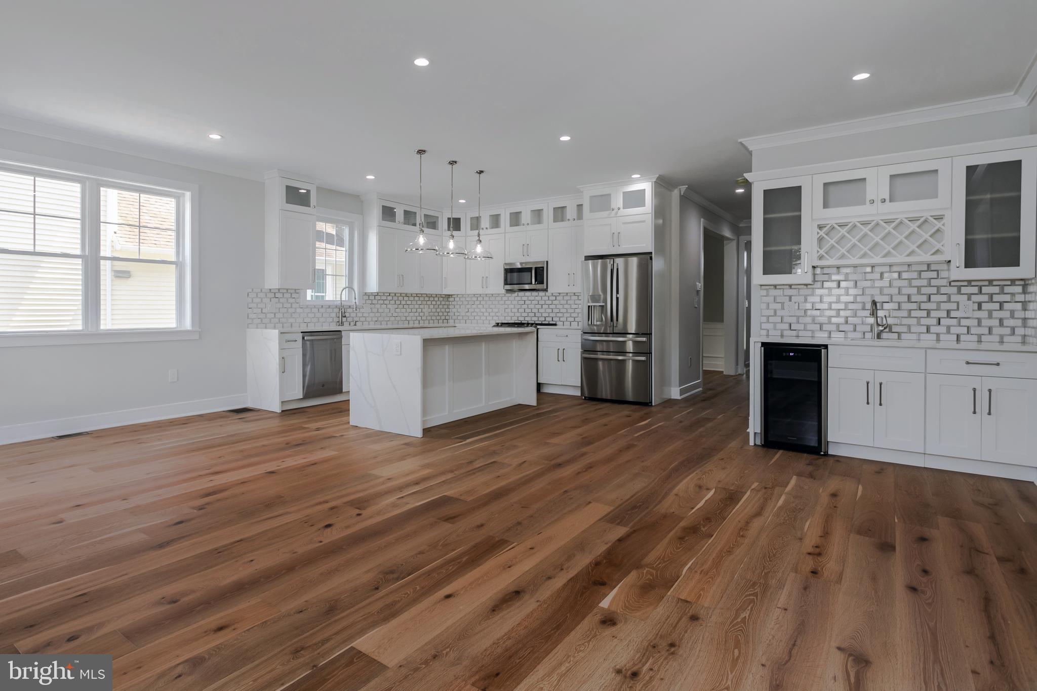 10 Clover Lane Wayne, PA 19087 - Photo 21 of 66 Kitchen/ Wet Bar