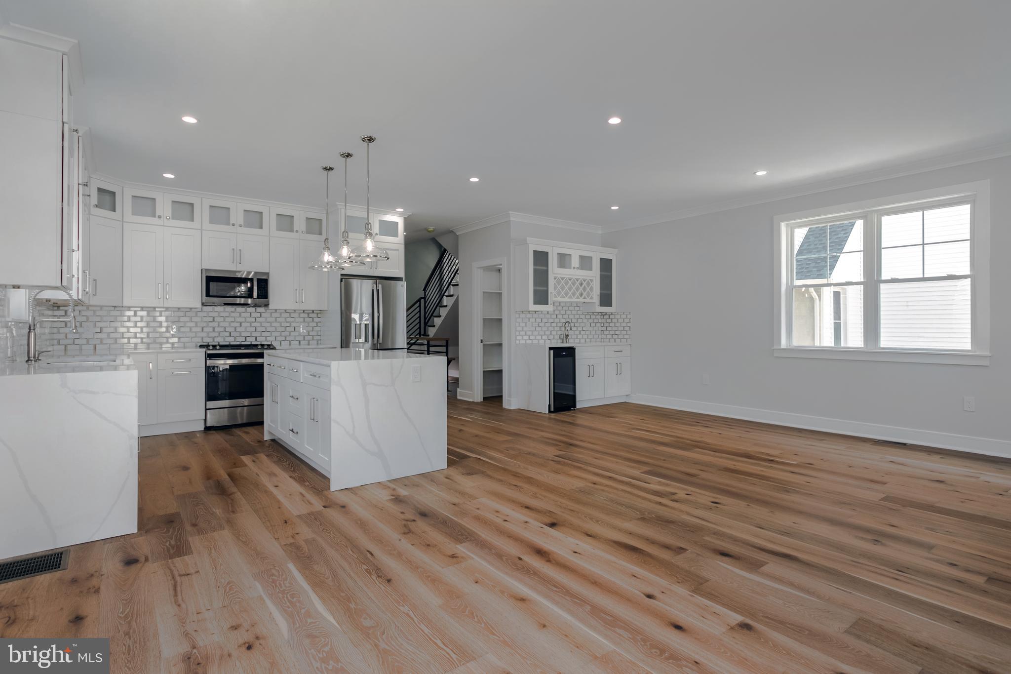 10 Clover Lane Wayne, PA 19087 - Photo 22 of 66 Kitchen/ Wet Bar