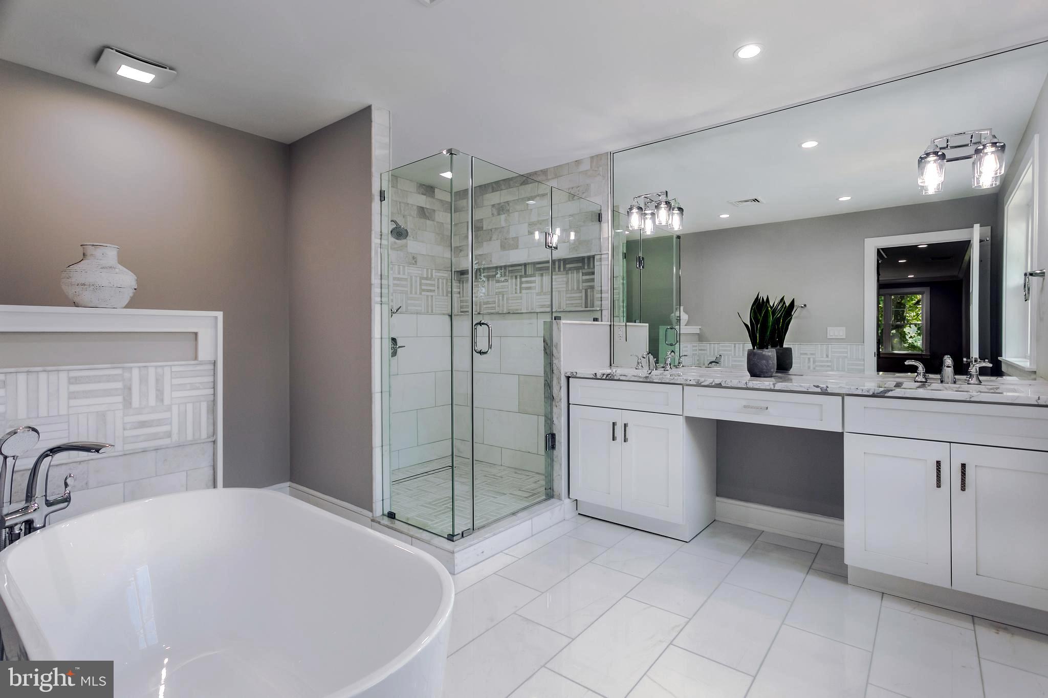10 Clover Lane Wayne, PA 19087 - Photo 39 of 66 MBR Bath w/Vanity