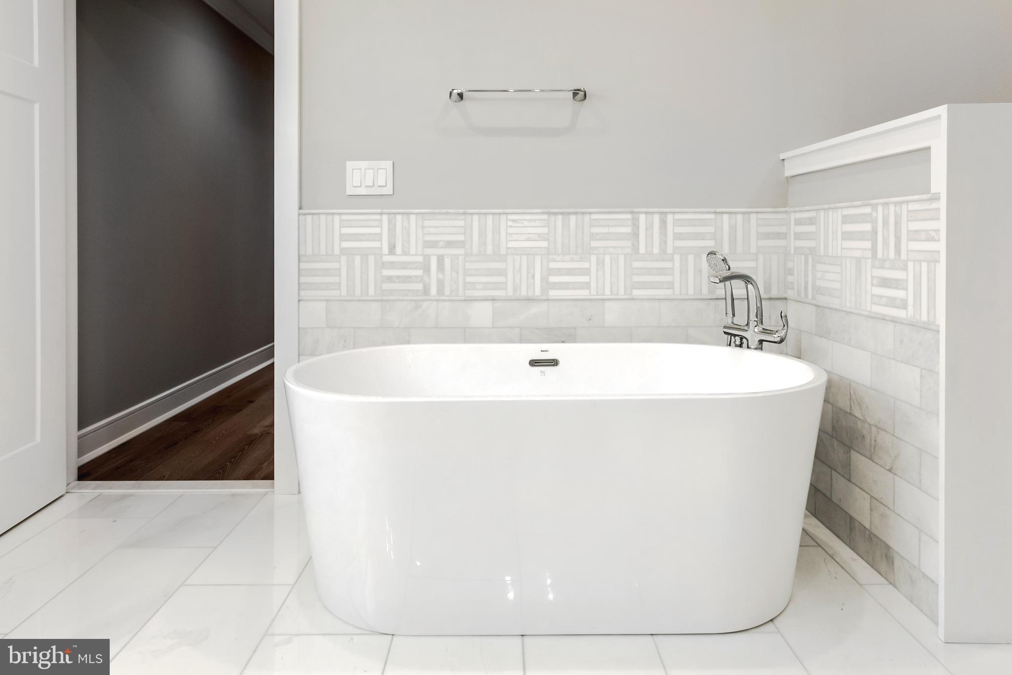 10 Clover Lane Wayne, PA 19087 - Photo 43 of 66 MBR Bath