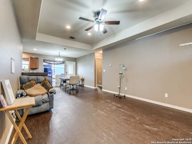 a view of a livingroom with furniture and a ceiling fan