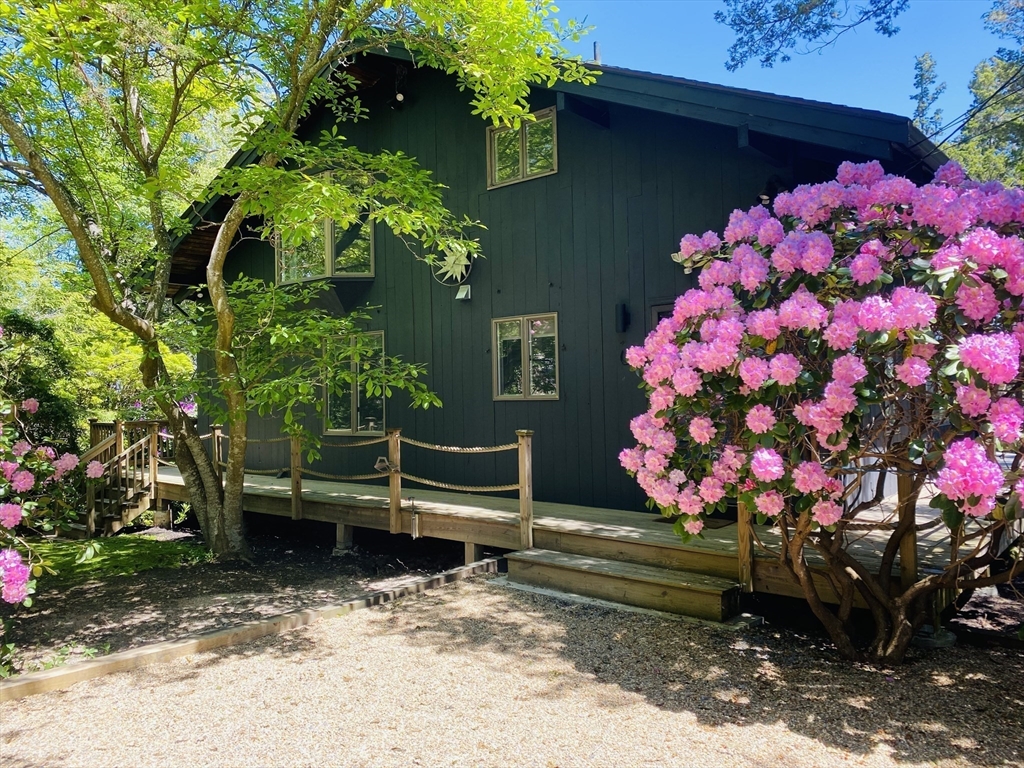 44 Ye Olde County Road Gloucester, MA 01930 - Photo 4 of 35 a front view of a house with a yard