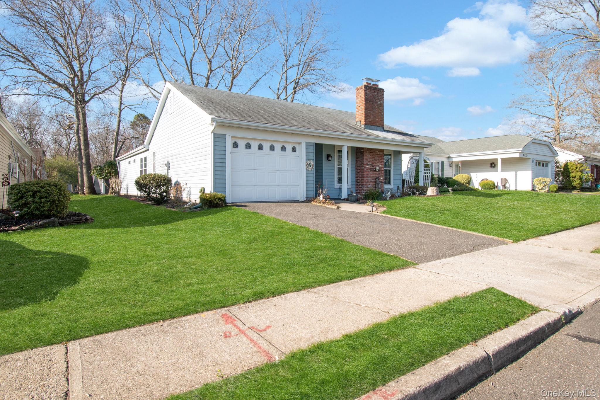 475 Stratford Lane Ridge, NY 11961 - Photo 2 of 17