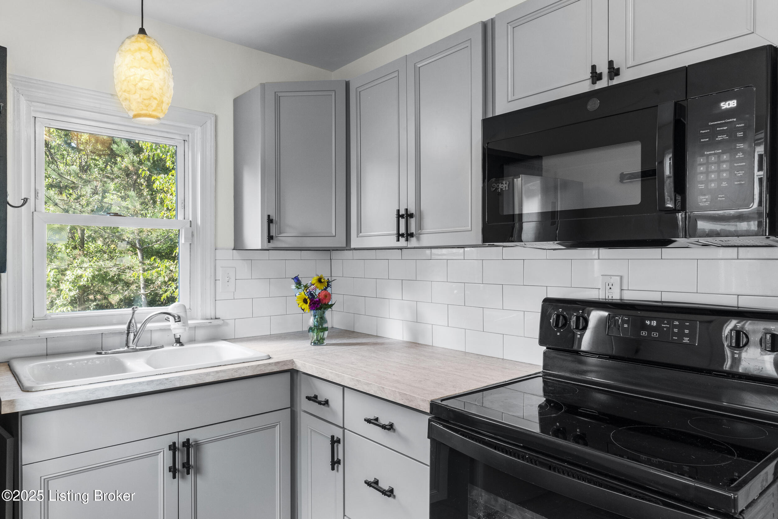 3031 University Road Louisville, KY 40206 - Photo 11 of 49 dsc03573