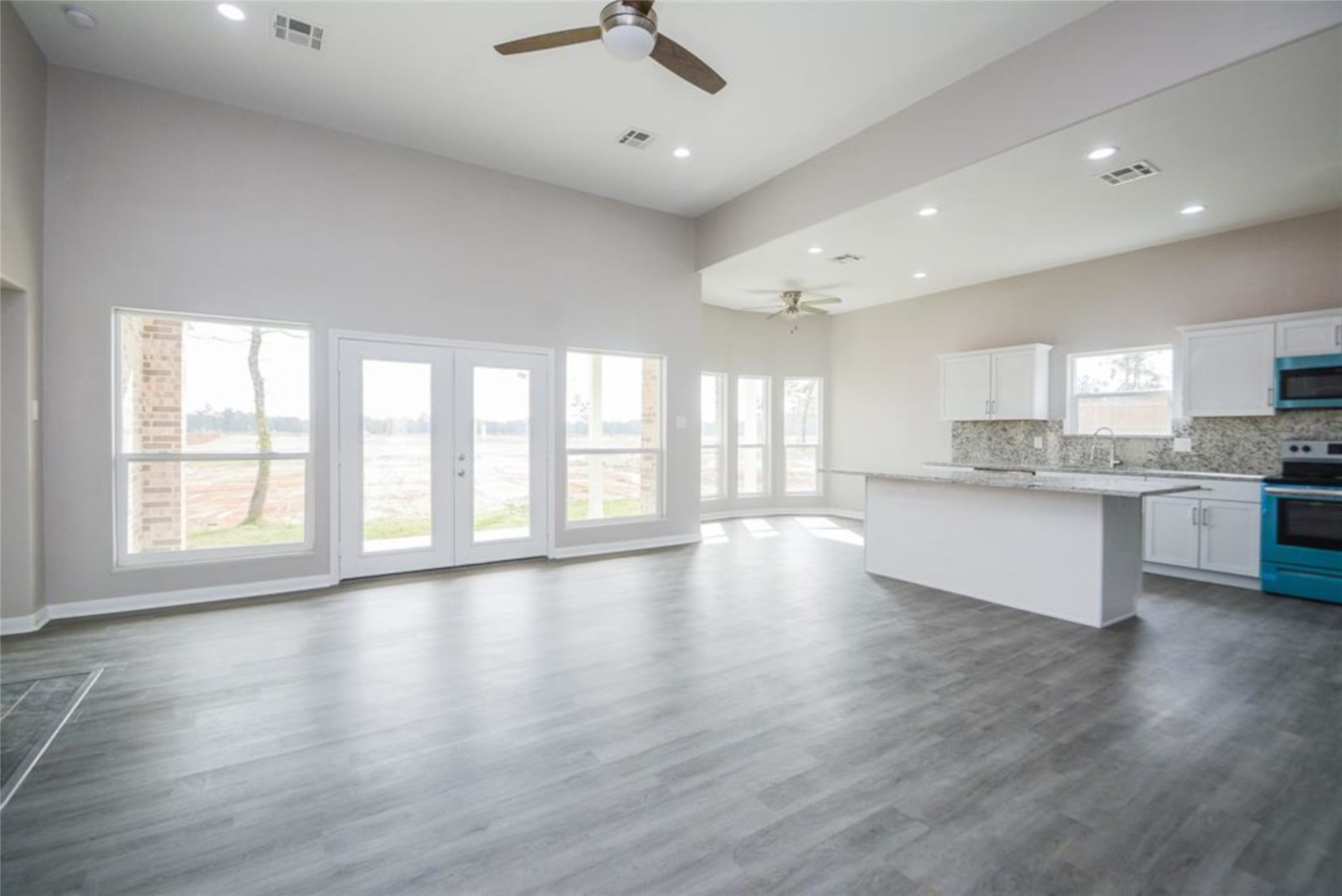 12328 North Chestnut Hills Road Conroe, TX 77303 - Photo 12 of 44 Gallery Image 12