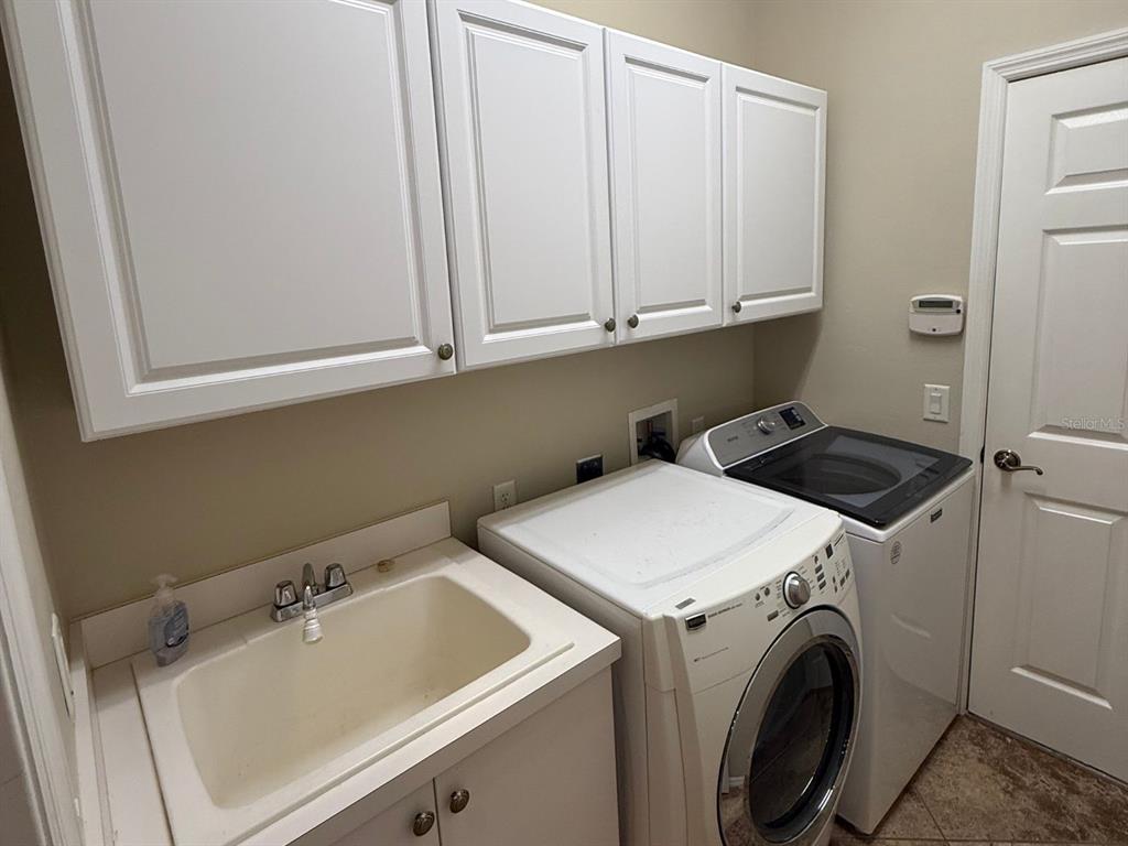 7714 Ashley Circle Bradenton, FL 34201 - Photo 11 of 30