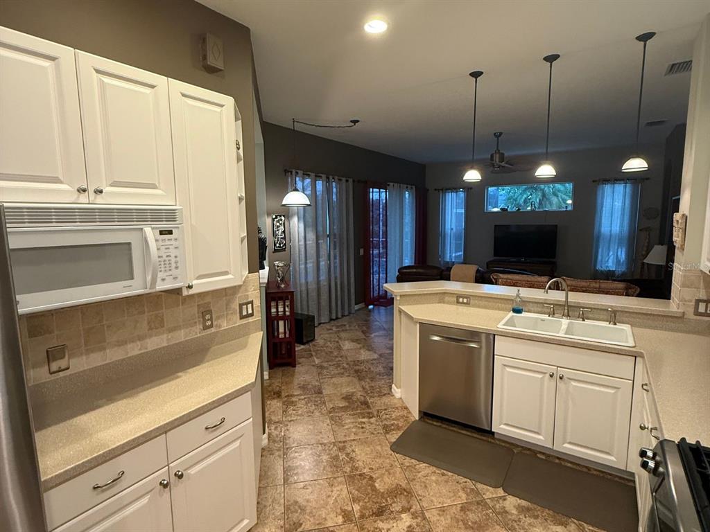 7714 Ashley Circle Bradenton, FL 34201 - Photo 8 of 30