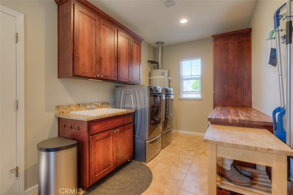 95 Sutter Road Paradise, CA 95969 - Photo 26 of 47 a kitchen with a stove and a refrigerator