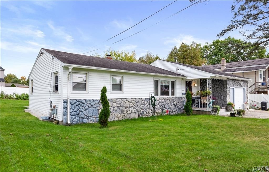 1809 Lansing Street Utica, NY 13501 - Photo 3 of 35