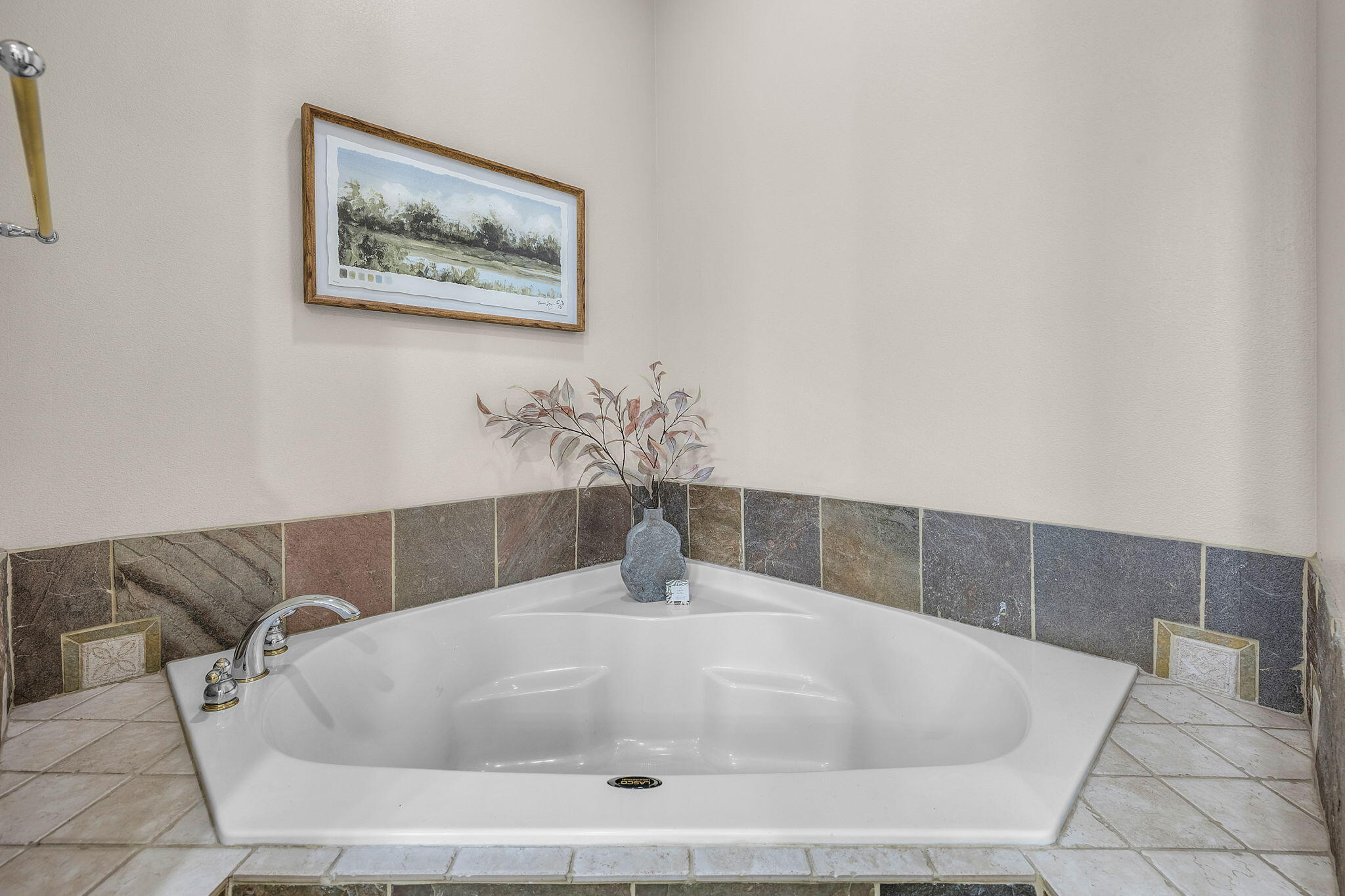 19571 Southwest Simpson Avenue Bend, OR 97702 - Photo 24 of 45 Soaking tub