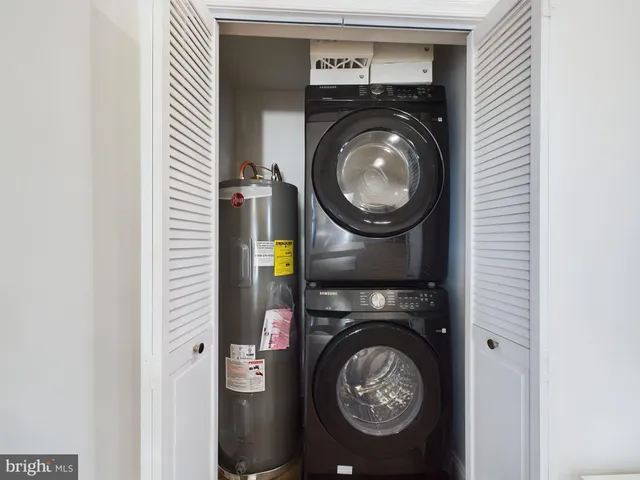 a close up view of a washer and dryer
