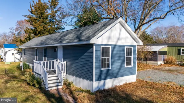 front view of house with a yard