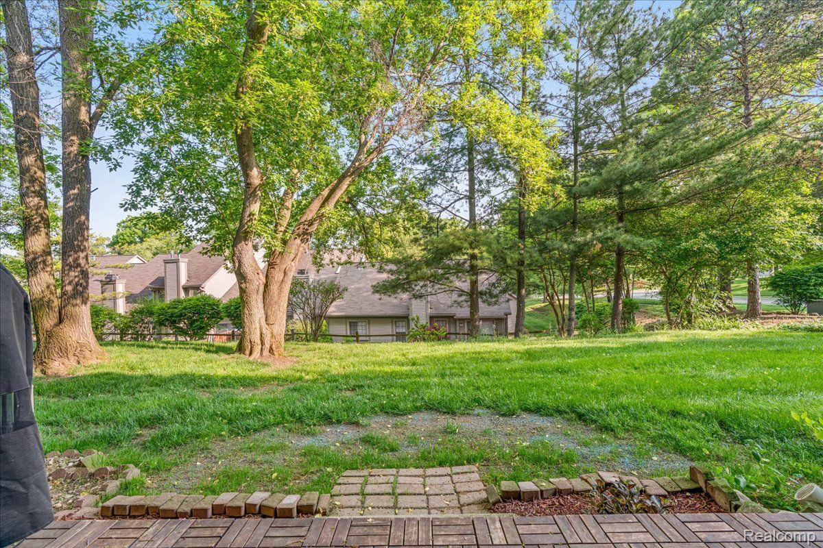 906 Ridge Court, Unit 124 Brighton, MI 48116 - Photo 8 of 27 Gallery Image 8