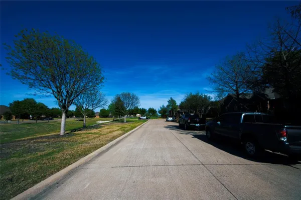 a view of a back yard