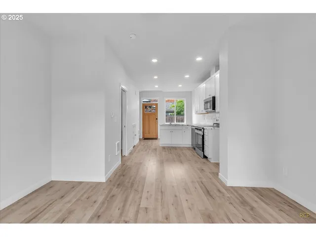 $299,900 | 9416 North Bristol Avenue, Portland, OR 97203