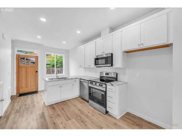 $299,900 | 9416 North Bristol Avenue, Portland, OR 97203