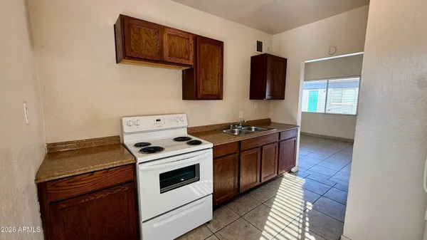 $749 | 1233 West Pierce Street, Unit 3, Phoenix, AZ 85007