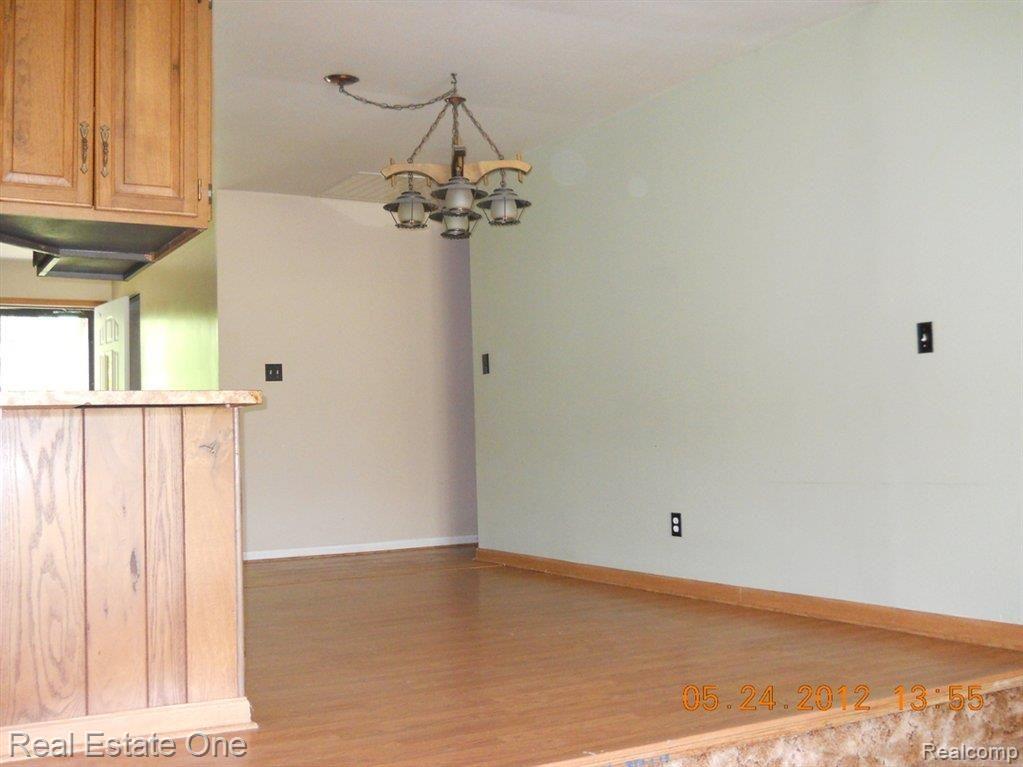 250 Sanders Road Oxford, MI 48371 - Photo 10 of 25 DSCN0046.jpg
