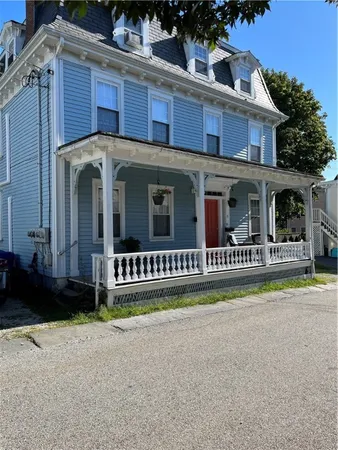 $2,200 | 9 Covell Street, Unit 3, Newport, RI 02840