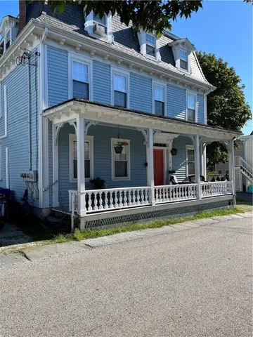 $2,200 | 9 Covell Street, Unit 3, Newport, RI 02840
