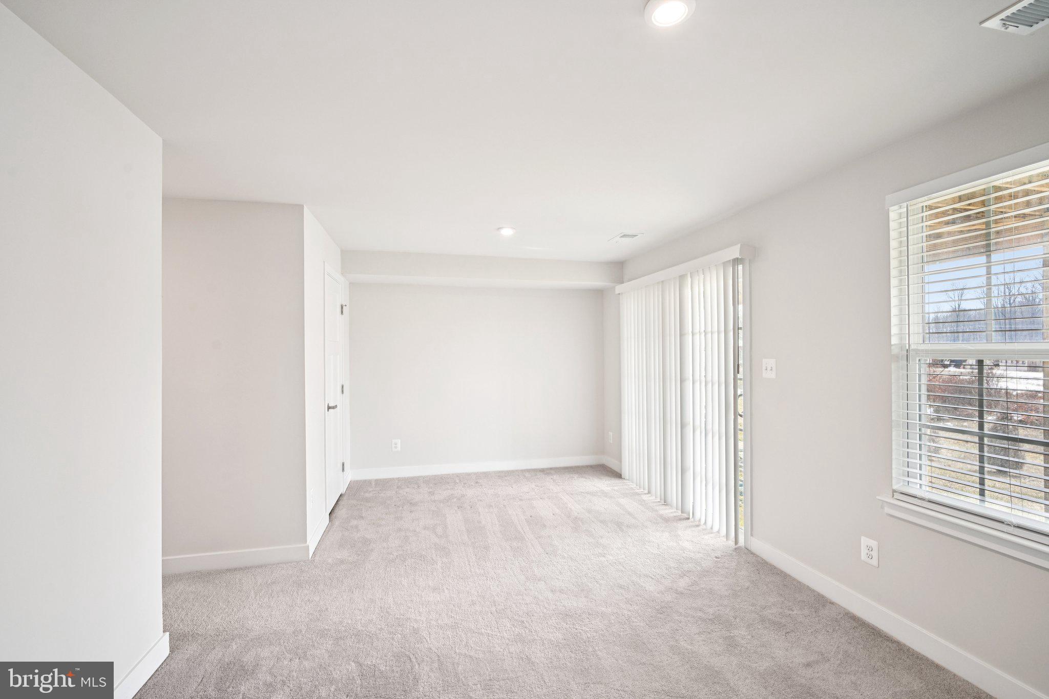 2055 Rivers Drive Newark, DE 19702 - Photo 28 of 32 an empty room with windows