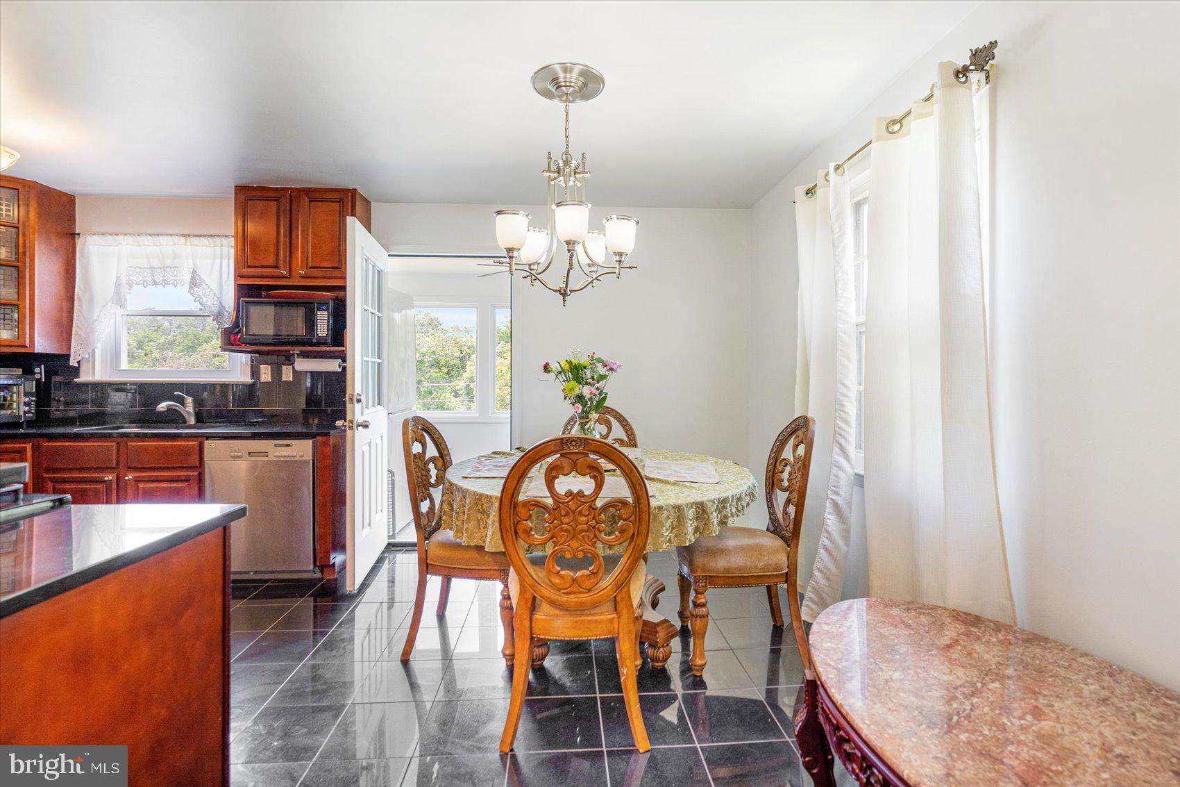 810 Cliffedge Road Pikesville, MD 21208 - Photo 11 of 39 Gallery Image 11