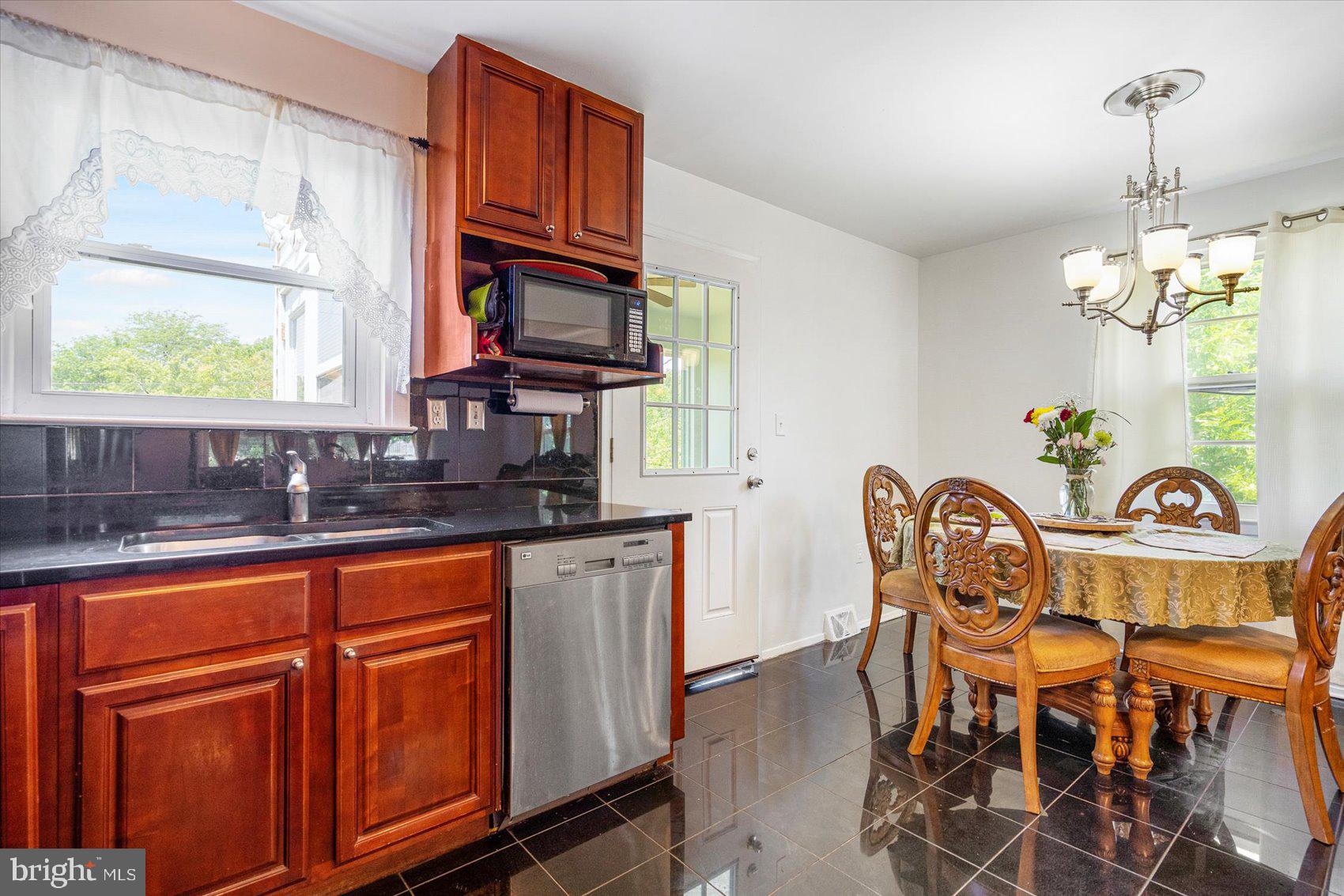 810 Cliffedge Road Pikesville, MD 21208 - Photo 15 of 39 Gallery Image 15