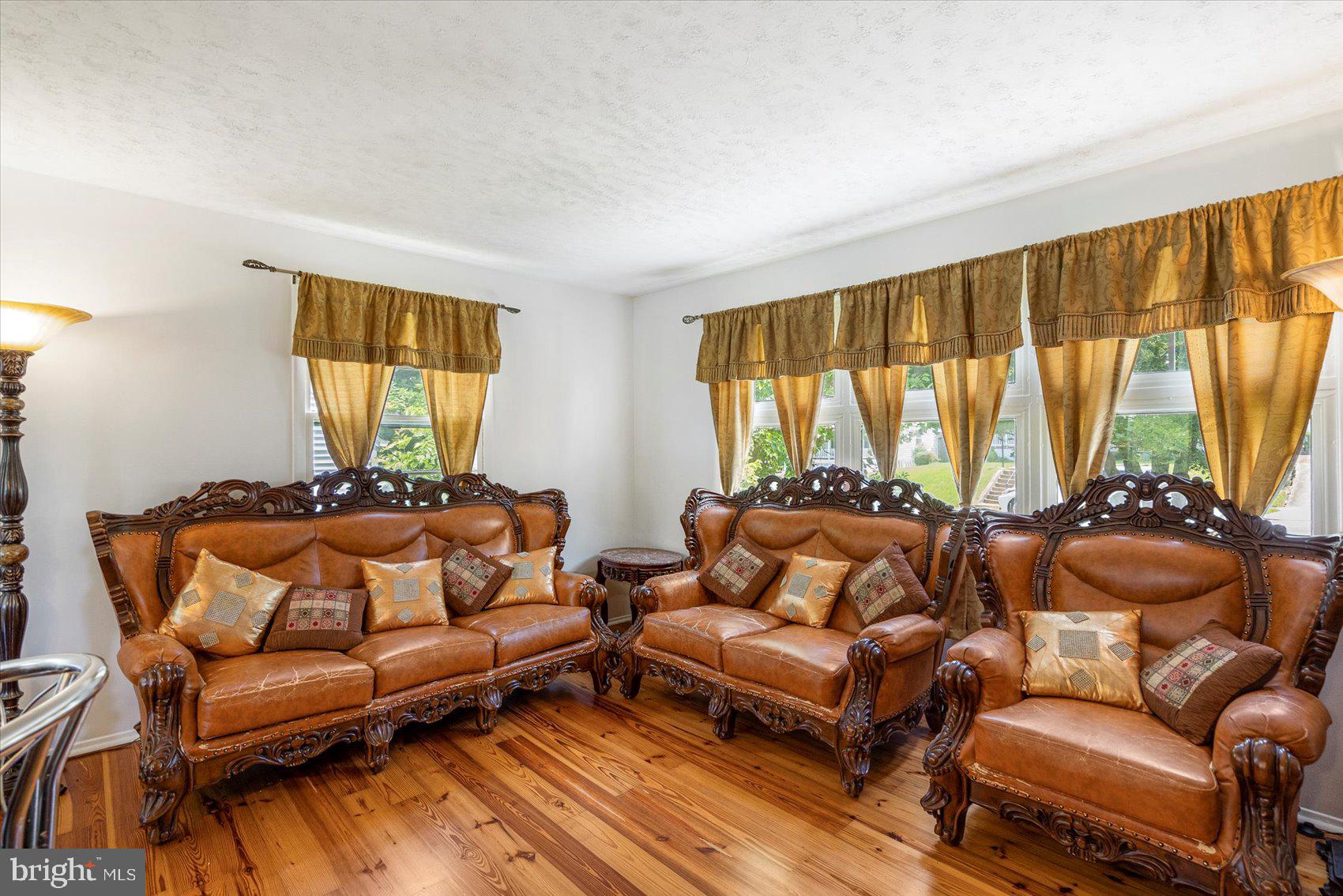 810 Cliffedge Road Pikesville, MD 21208 - Photo 7 of 39 Gallery Image 7