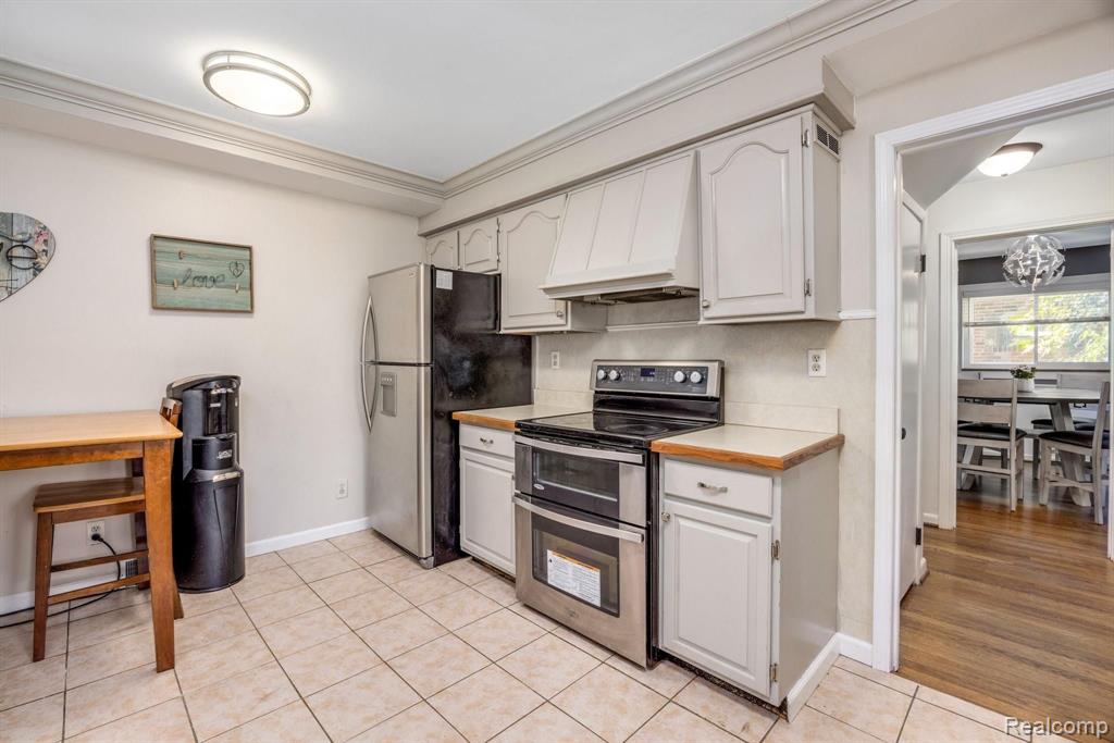 1822 Prestwick Road Grosse Pointe Woods, MI 48236 - Photo 10 of 35