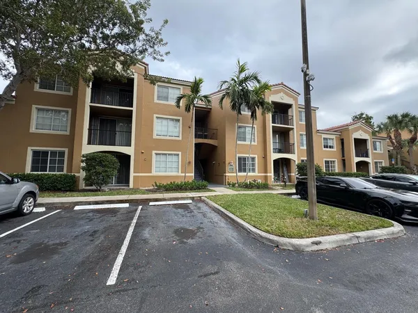 $1,950 | 8060 North Nob Hill Road, Unit 106, Tamarac, FL 33321