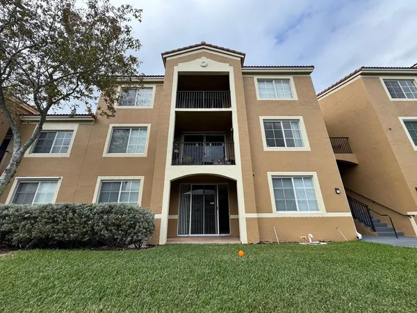 $1,950 | 8060 North Nob Hill Road, Unit 106, Tamarac, FL 33321