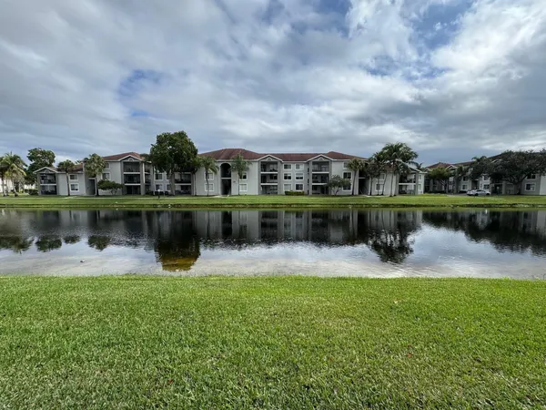$1,950 | 8060 North Nob Hill Road, Unit 106, Tamarac, FL 33321
