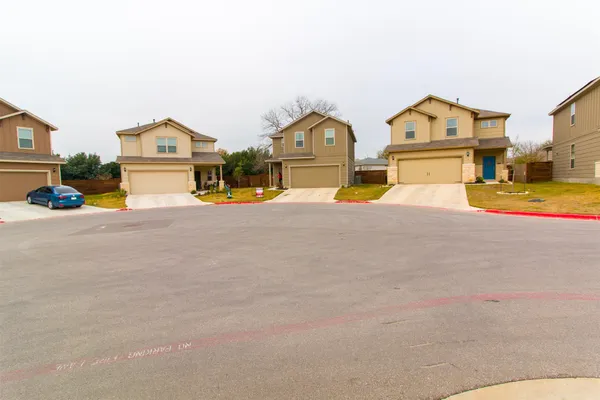 a view of front of houses with yard