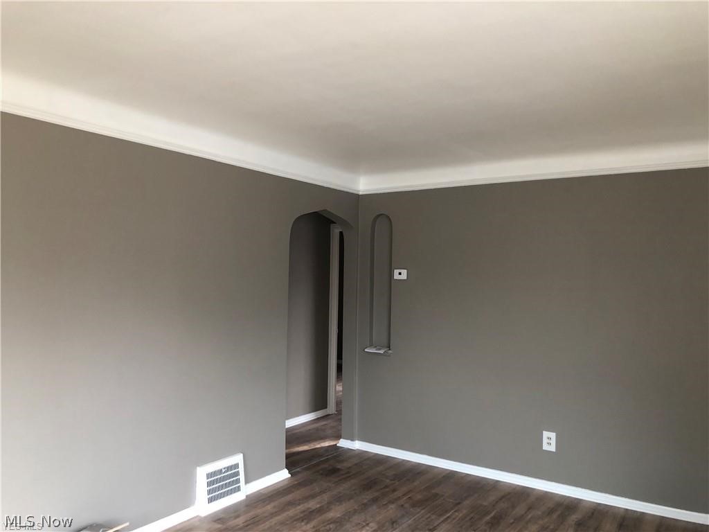 1285 Lander Road Cleveland, OH 44124 - Photo 2 of 5