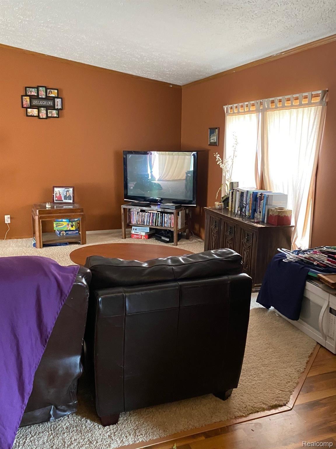 Living Room 2.jpg
