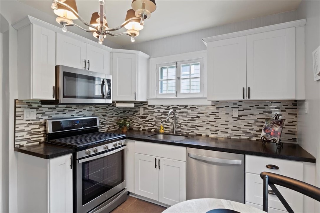 61 Fairfax Road Rochester, NY 14609 - Photo 12 of 34