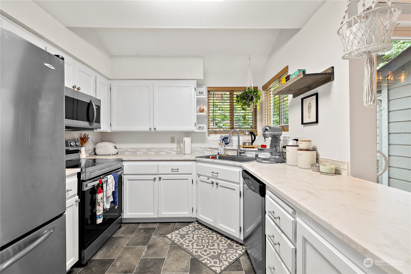 1555 Union Avenue Northeast, Unit 40 Renton, WA 98059 - Photo 7 of 20