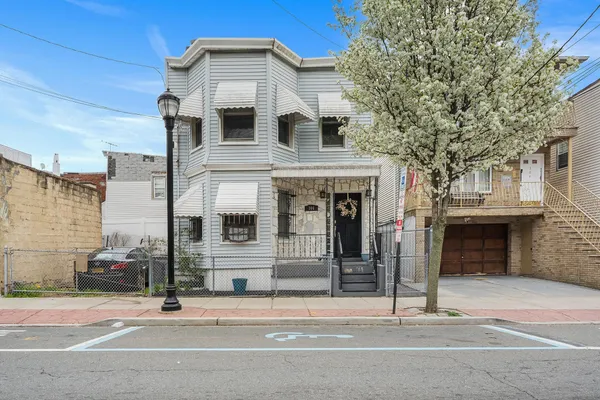 $800,000 | 306 Bergenline Avenue, Union City, NJ 07087