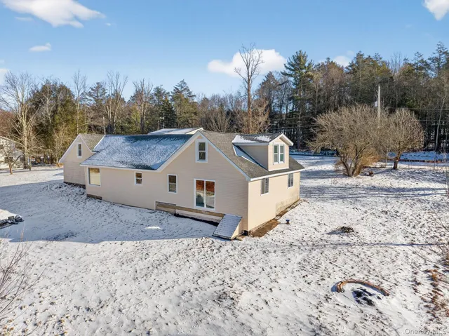 a house view with a outdoor space