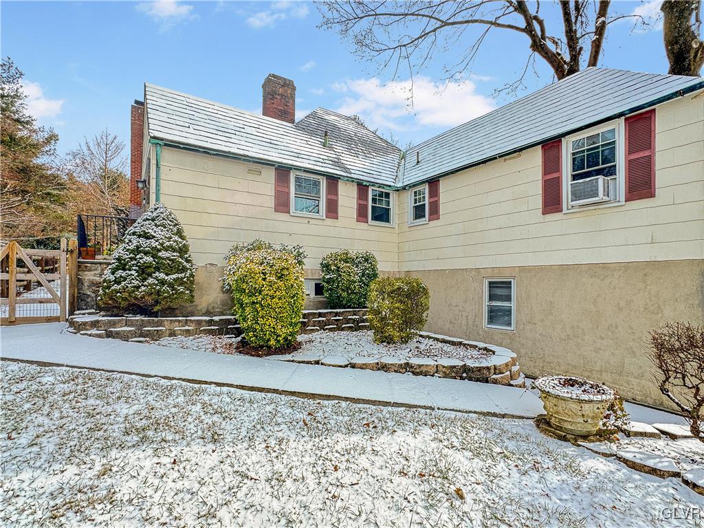 3213 Center Street Bethlehem, PA 18017 - Photo 4 of 38 a front view of a house with garden