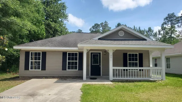 $1,400 | 6011 East Adams Street, Bay St. Louis, MS 39520