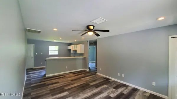 $1,350 | 6011 East Adams Street, Bay St. Louis, MS 39520